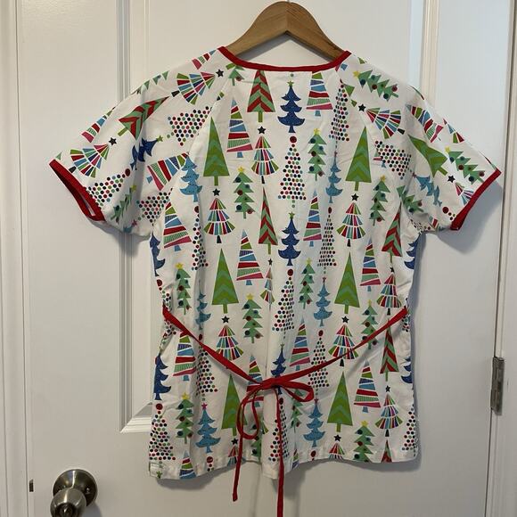 UA Christmas Holiday Print Tree Scrub Top Colorful Cotton Size Small White Red - Picture 3 of 7